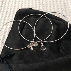 Multiple bangle bracelet